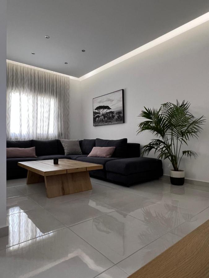 Modern Apartment Close To Airport With Gym And Bbq Iráklio Kültér fotó
