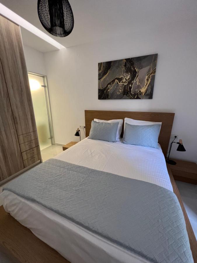 Modern Apartment Close To Airport With Gym And Bbq Iráklio Kültér fotó