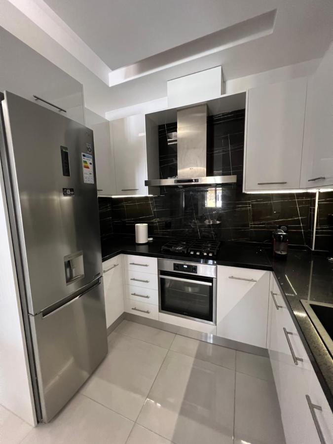 Modern Apartment Close To Airport With Gym And Bbq Iráklio Kültér fotó