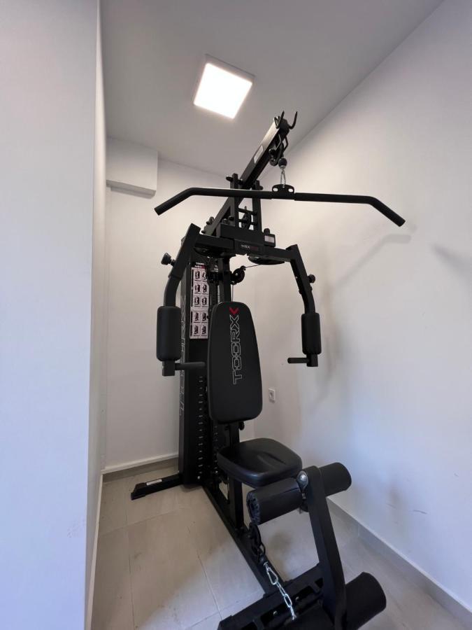 Modern Apartment Close To Airport With Gym And Bbq Iráklio Kültér fotó