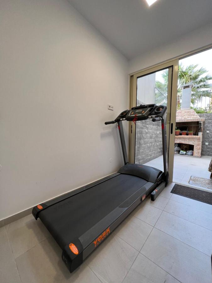 Modern Apartment Close To Airport With Gym And Bbq Iráklio Kültér fotó