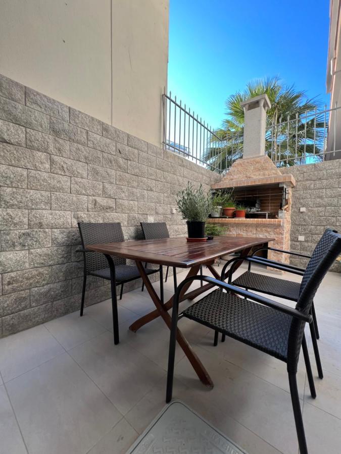 Modern Apartment Close To Airport With Gym And Bbq Iráklio Kültér fotó